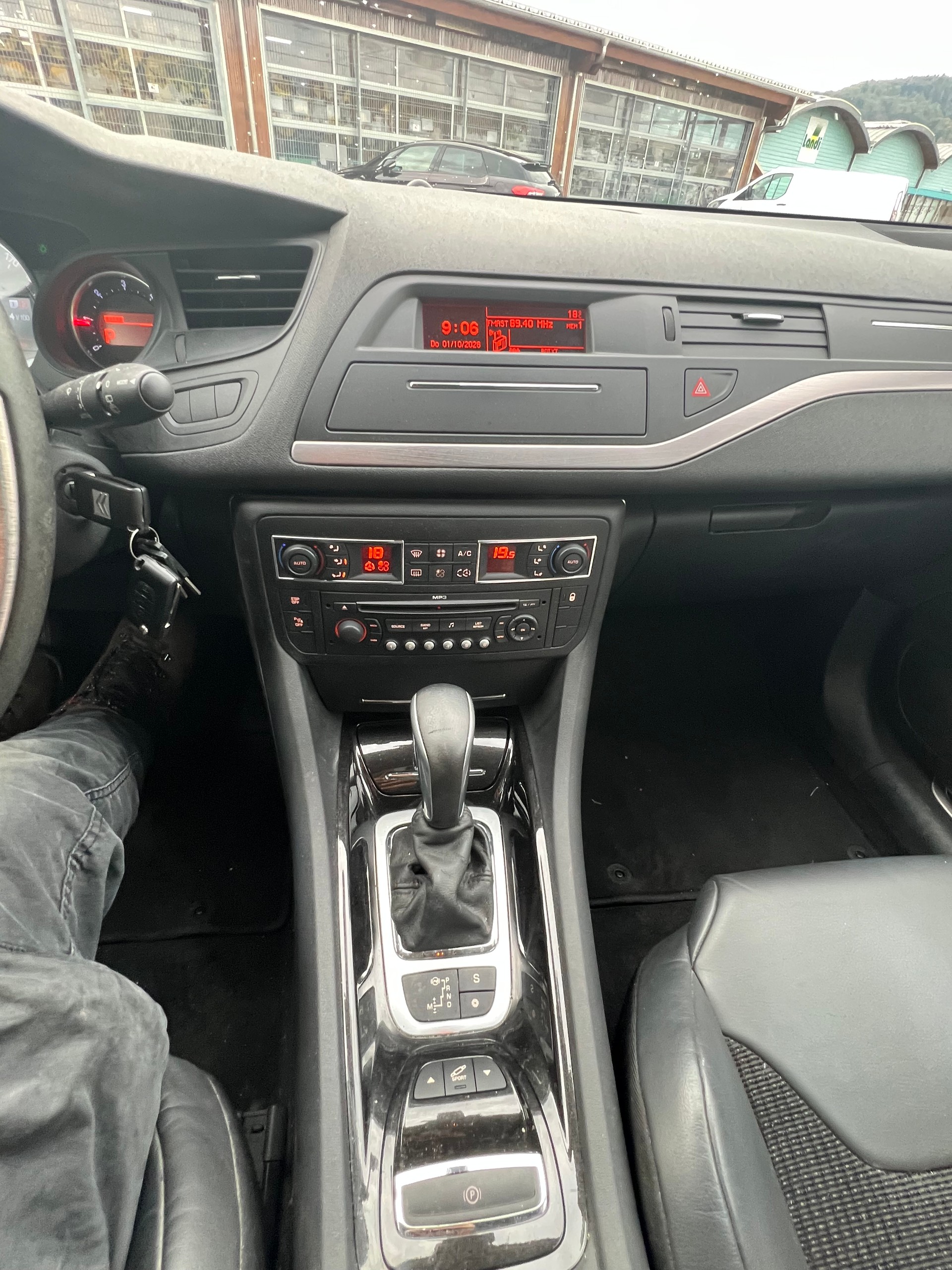 CITROEN C5 Tourer 2.0 HDi Premium Automatic-image-12