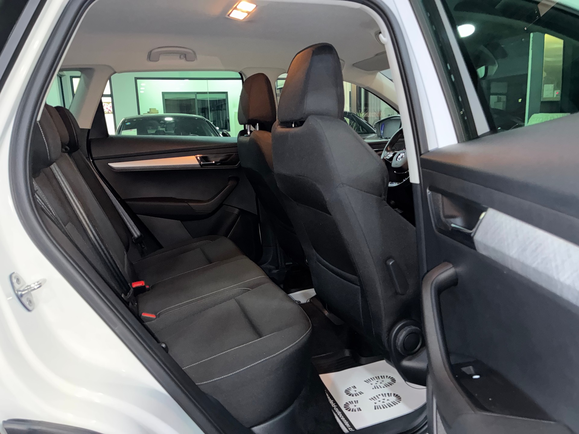 SKODA Karoq 1.5 TSI Ambition DSG-image-11
