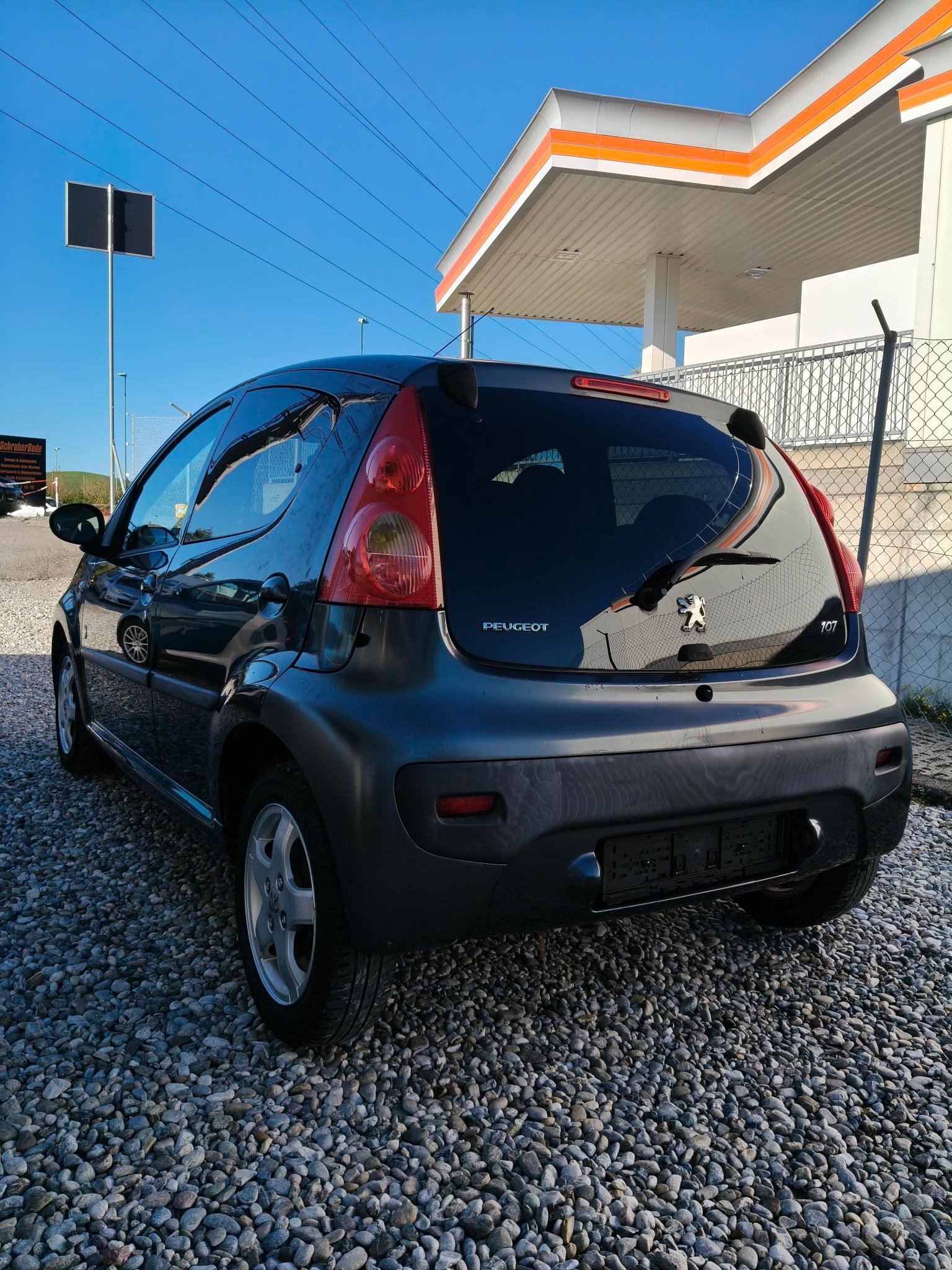 PEUGEOT 107 1.0 Swiss Edition-image-3