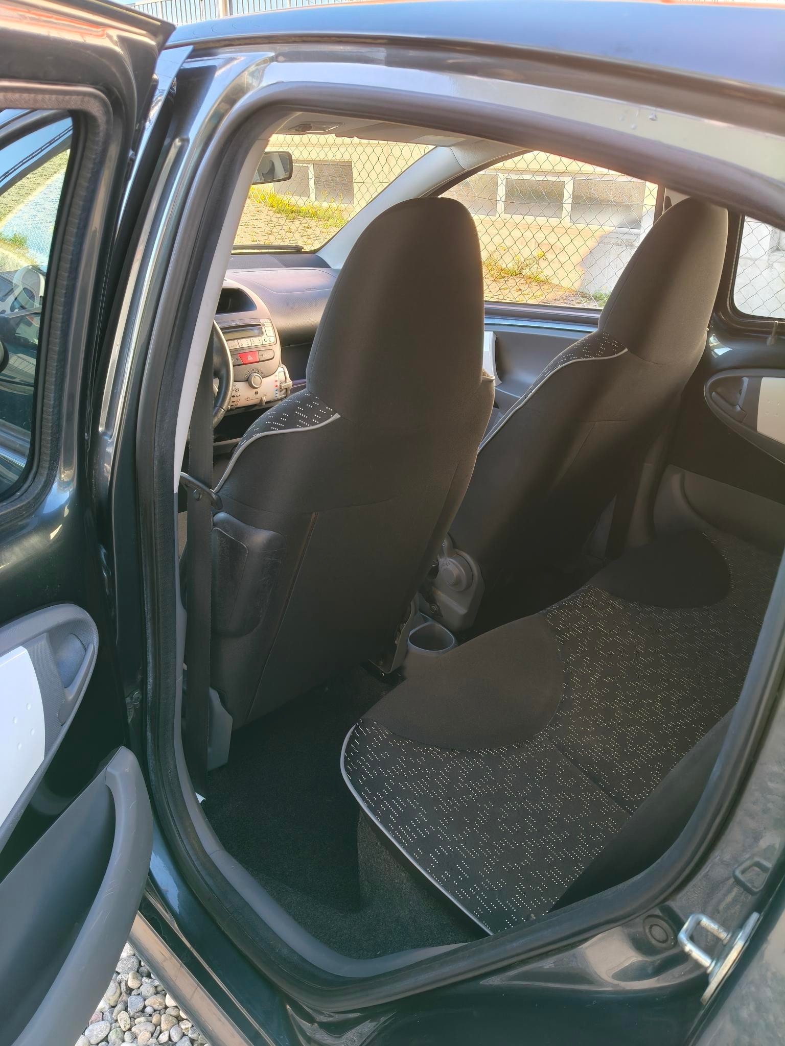 PEUGEOT 107 1.0 Swiss Edition-image-8