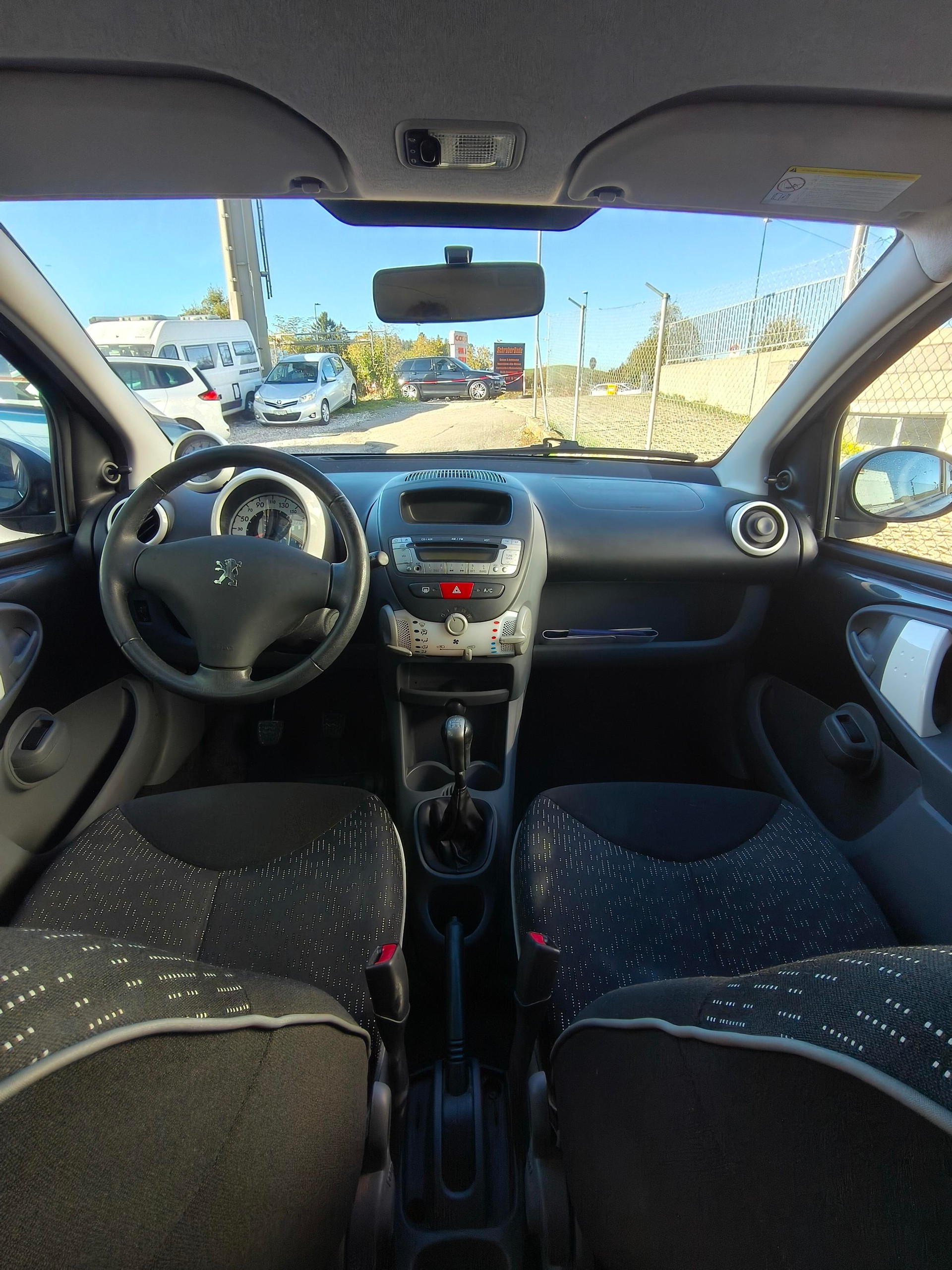 PEUGEOT 107 1.0 Swiss Edition-image-5