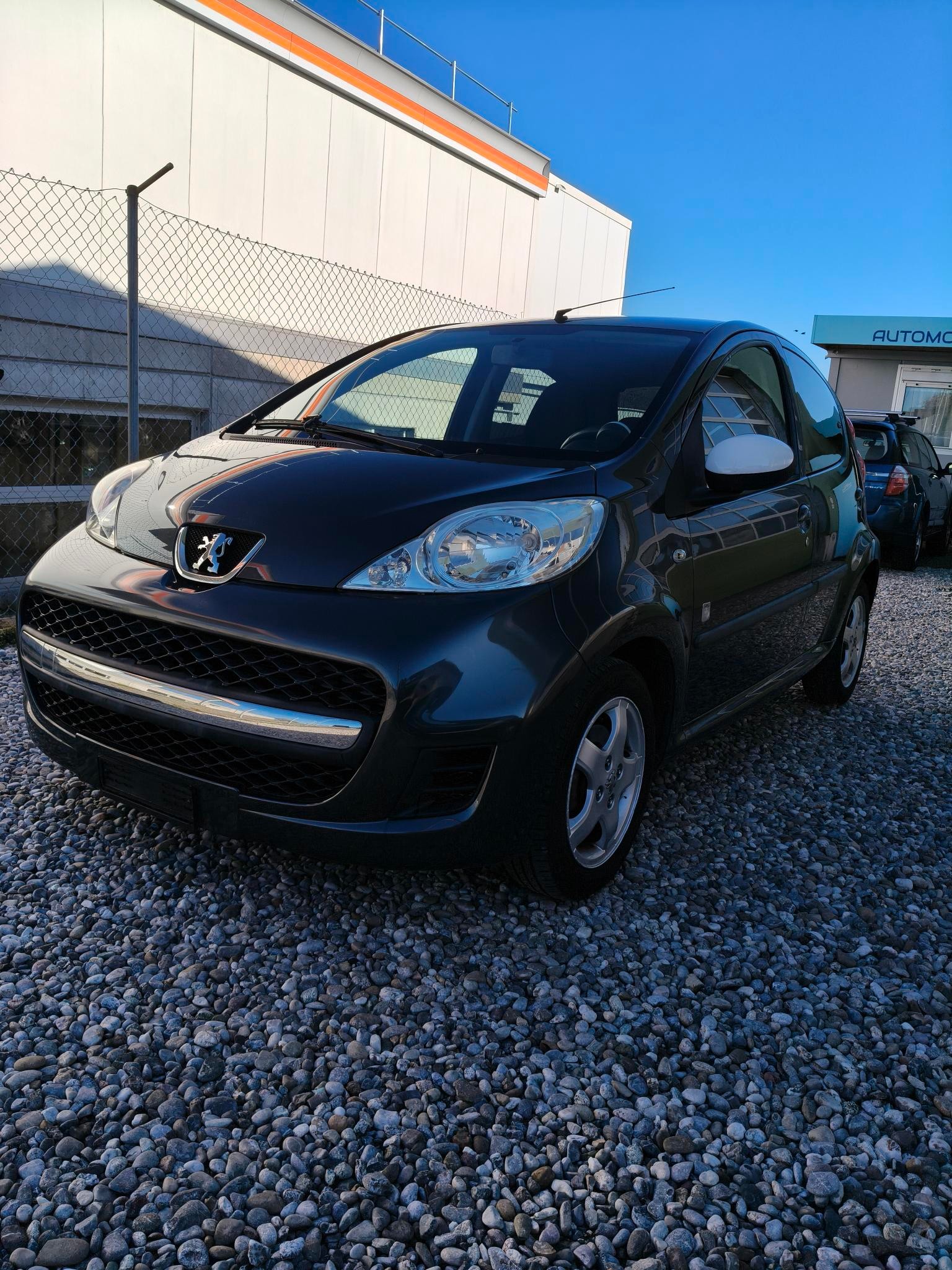 PEUGEOT 107 1.0 Swiss Edition-image-2