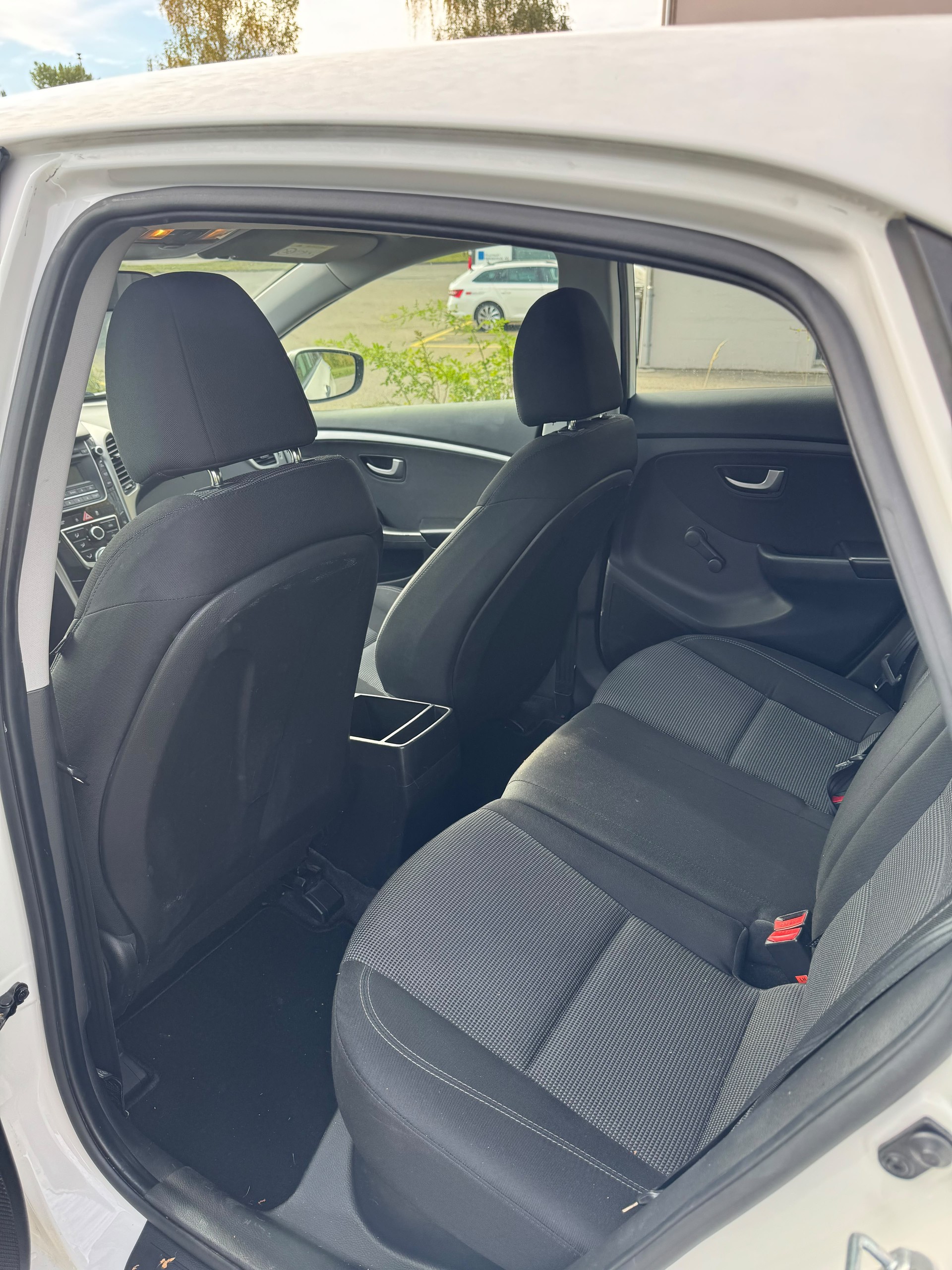 HYUNDAI i30 1.4 Comfort Mit Frisch MFK 16.10.2026 und Service-image-13
