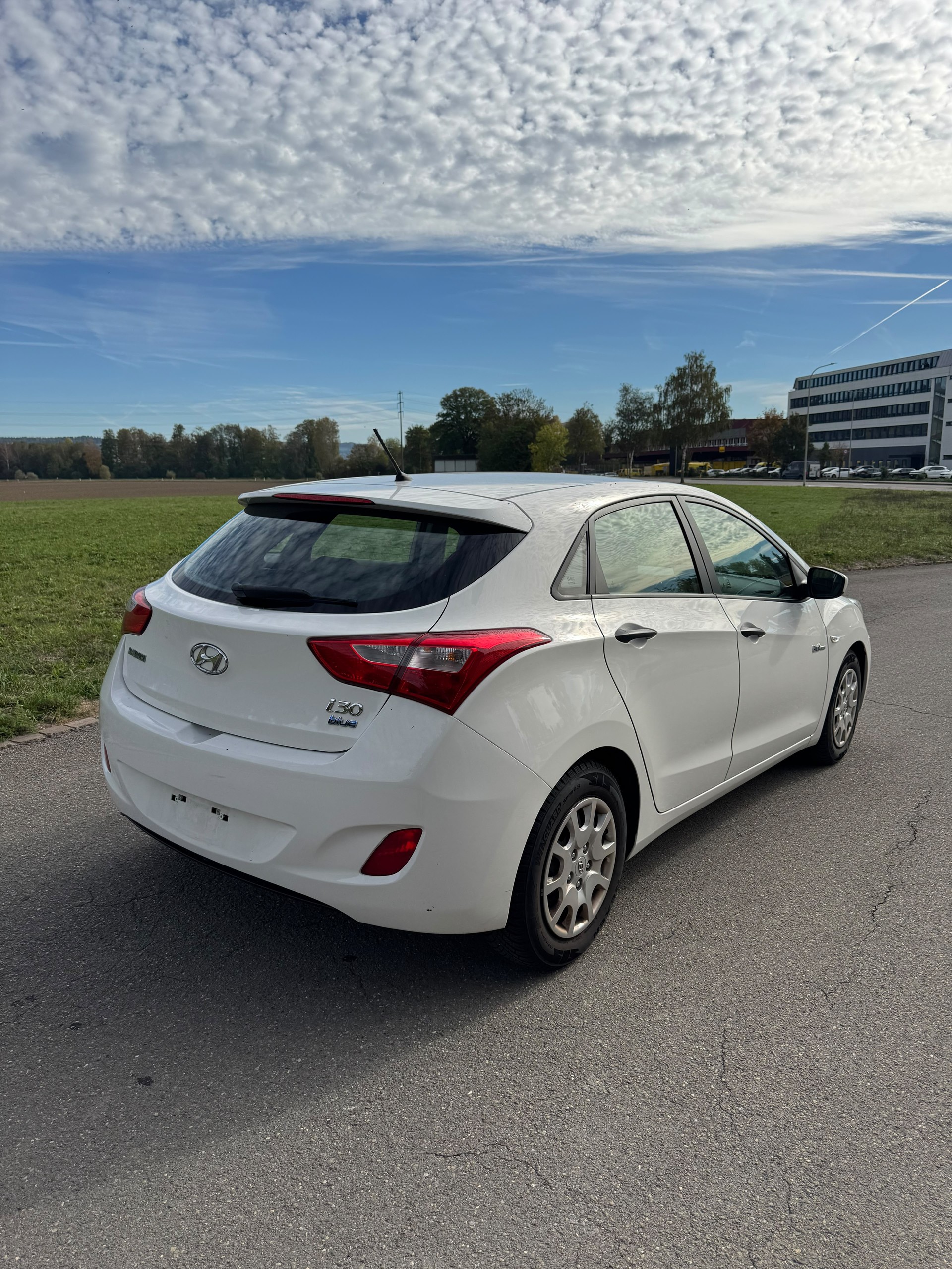 HYUNDAI i30 1.4 Comfort Mit Frisch MFK 16.10.2026 und Service-image-1