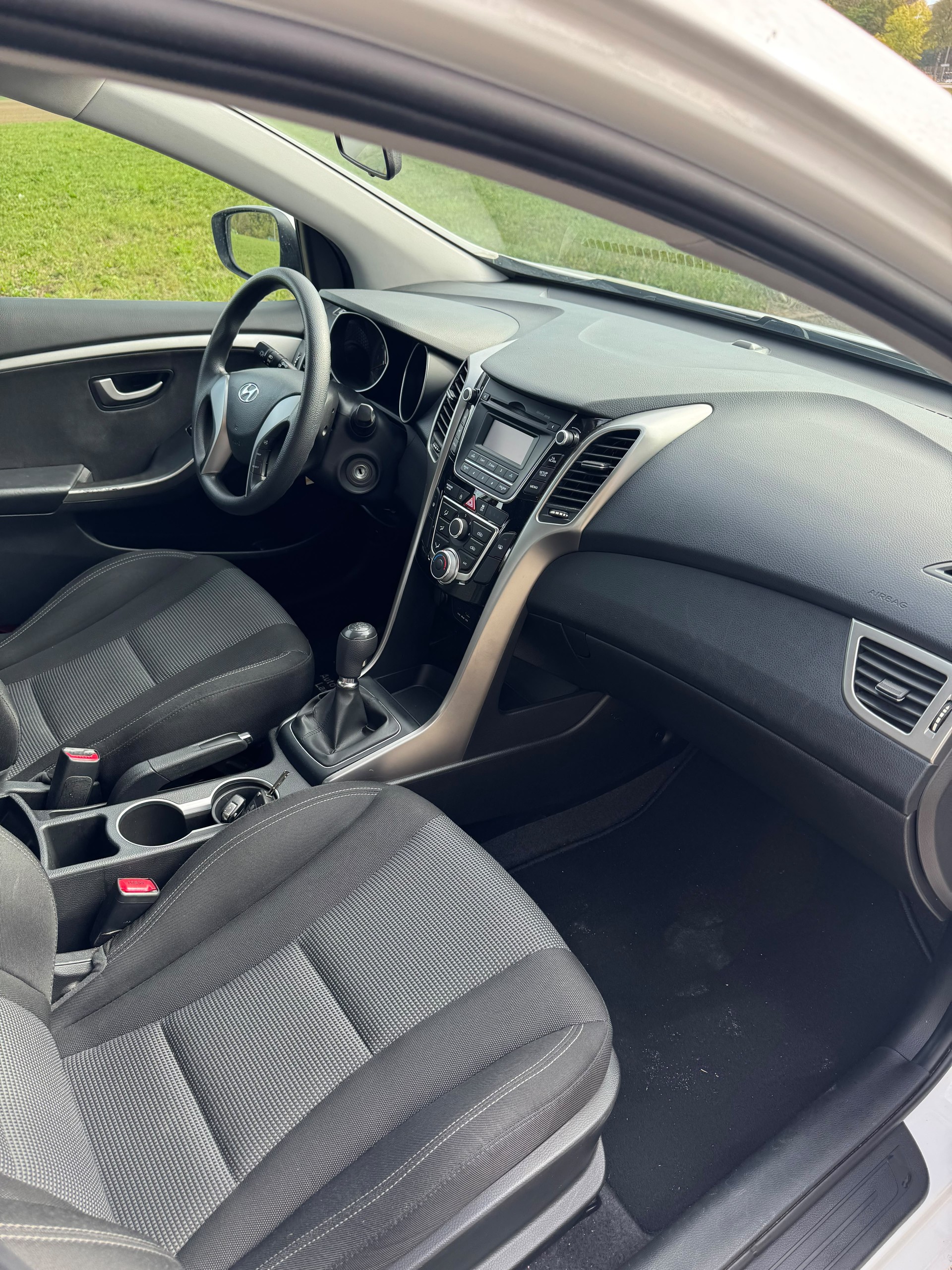 HYUNDAI i30 1.4 Comfort Mit Frisch MFK 16.10.2026 und Service-image-11