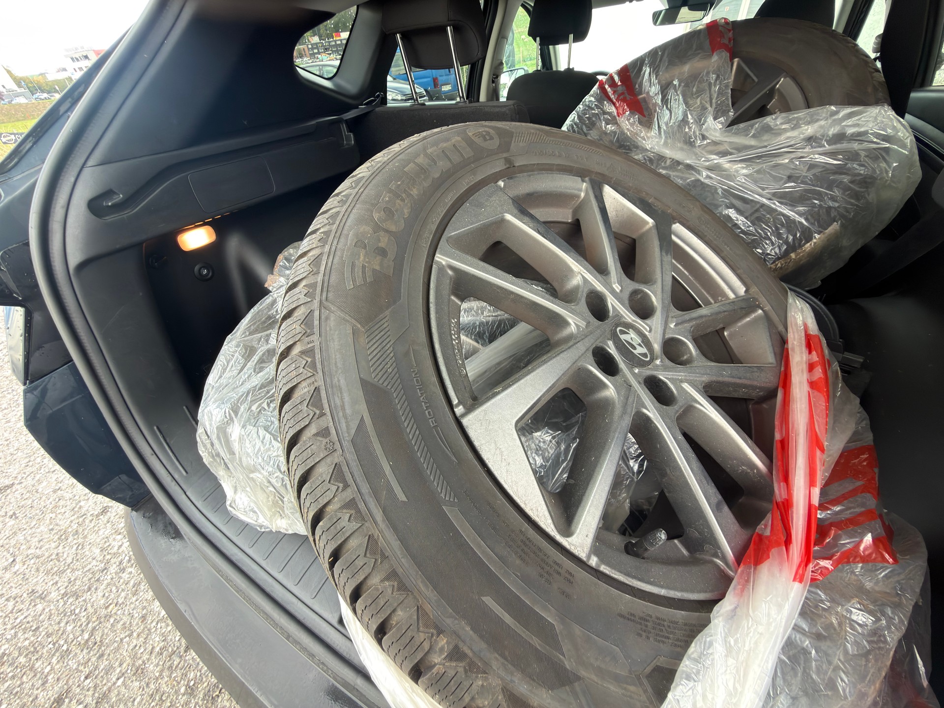 HYUNDAI Tucson 1.6 TGDI 48V Amplia DCT 2WD-image-13