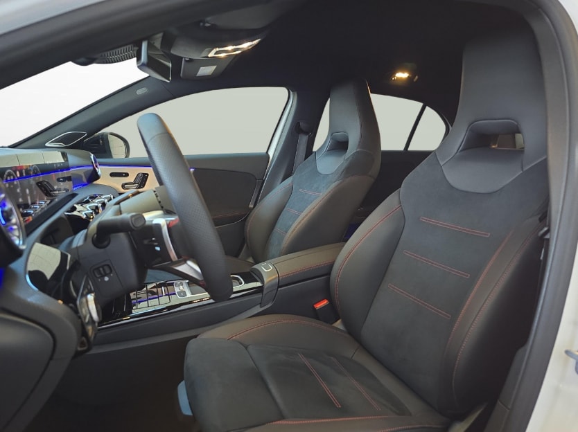 MERCEDES-BENZ A 220 4MATIC AMG Line-image-9
