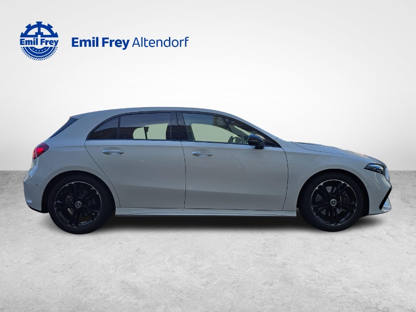 MERCEDES-BENZ A 220 4MATIC AMG Line-image-5