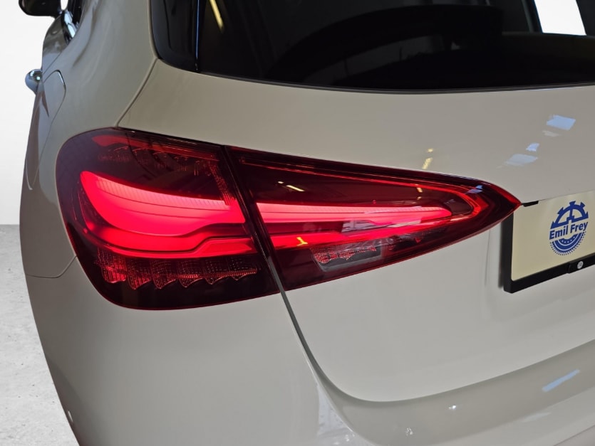 MERCEDES-BENZ A 220 4MATIC AMG Line-image-16