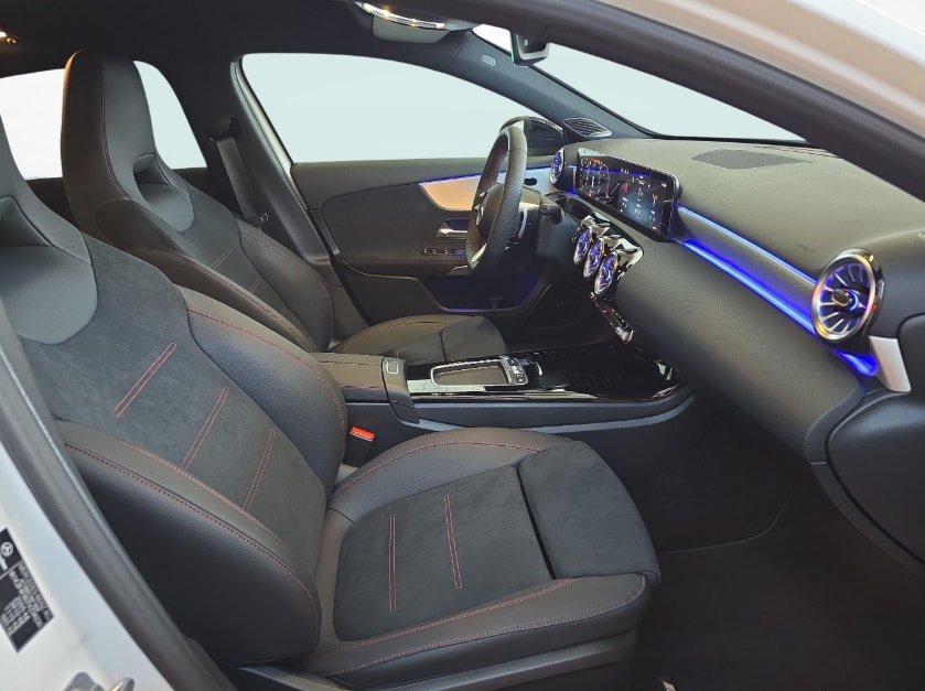 MERCEDES-BENZ A 220 4MATIC AMG Line-image-10