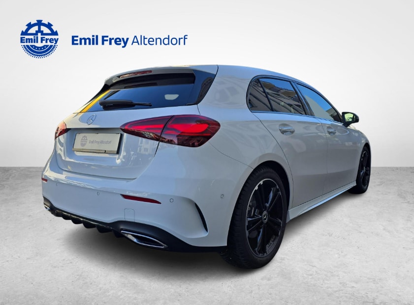 MERCEDES-BENZ A 220 4MATIC AMG Line-image-4