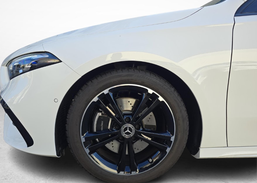 MERCEDES-BENZ A 220 4MATIC AMG Line-image-14
