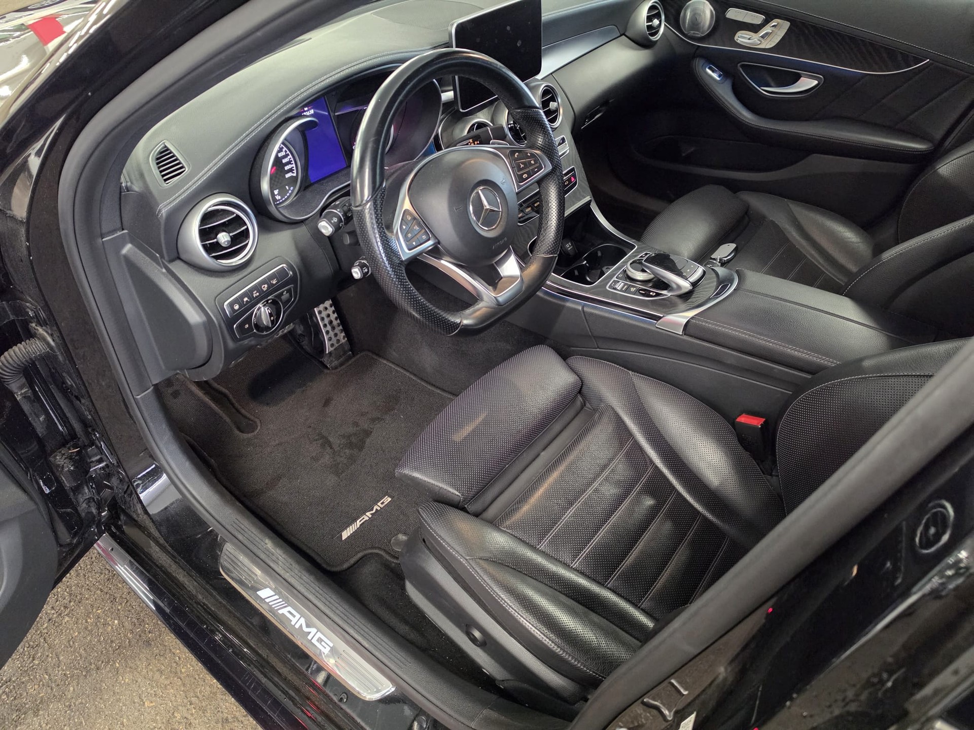 MERCEDES-BENZ C 43 AMG 4Matic 9G-Tronic-image-8