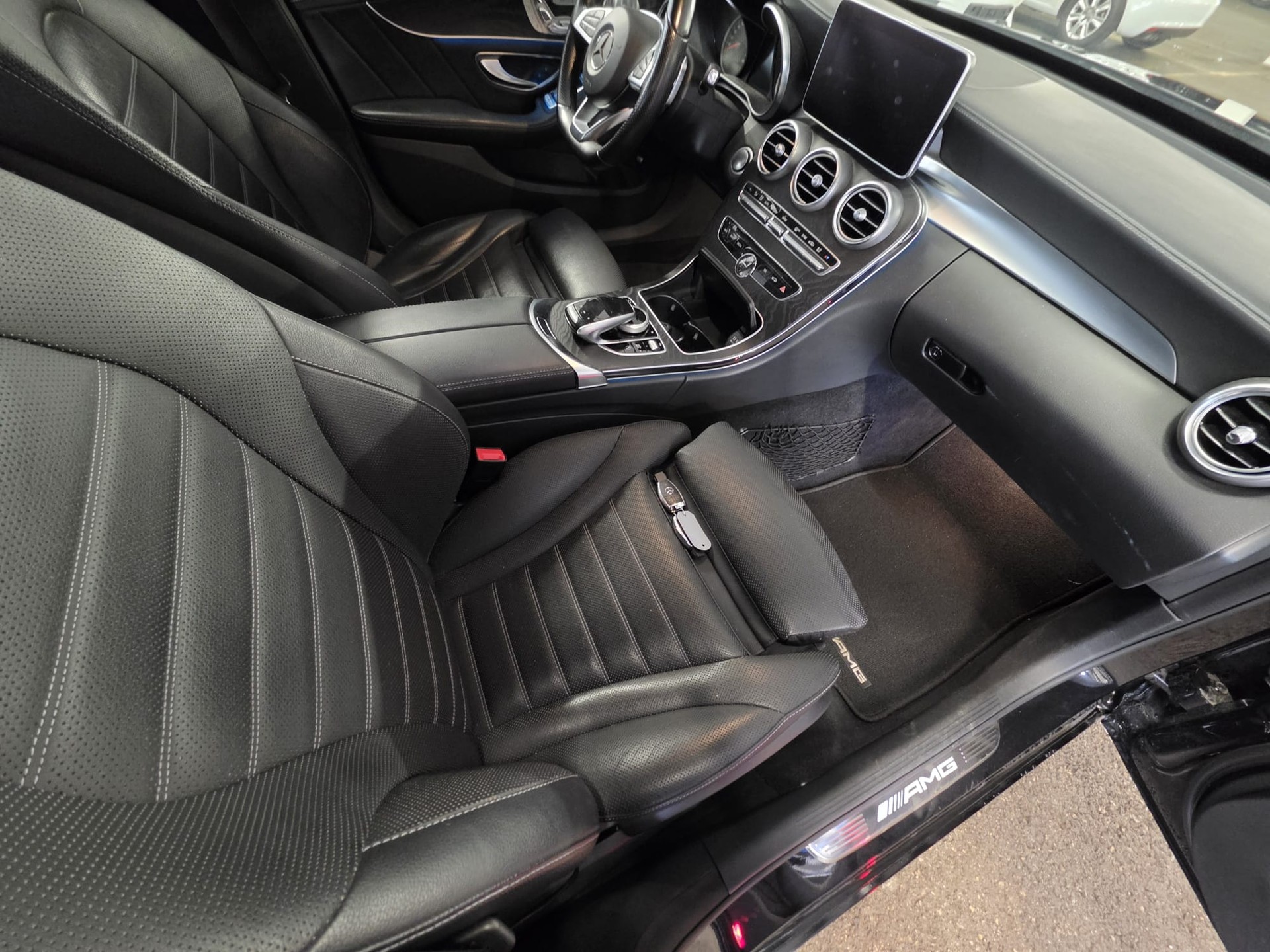 MERCEDES-BENZ C 43 AMG 4Matic 9G-Tronic-image-11