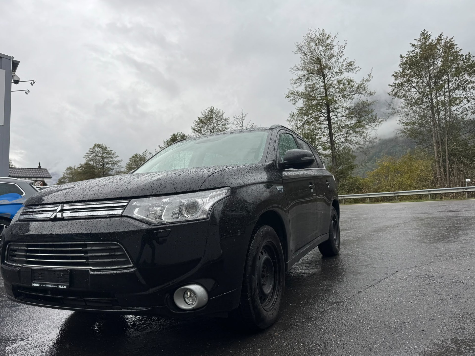 MITSUBISHI Outlander 2.0 PHEV Navigator eAssist-image-2