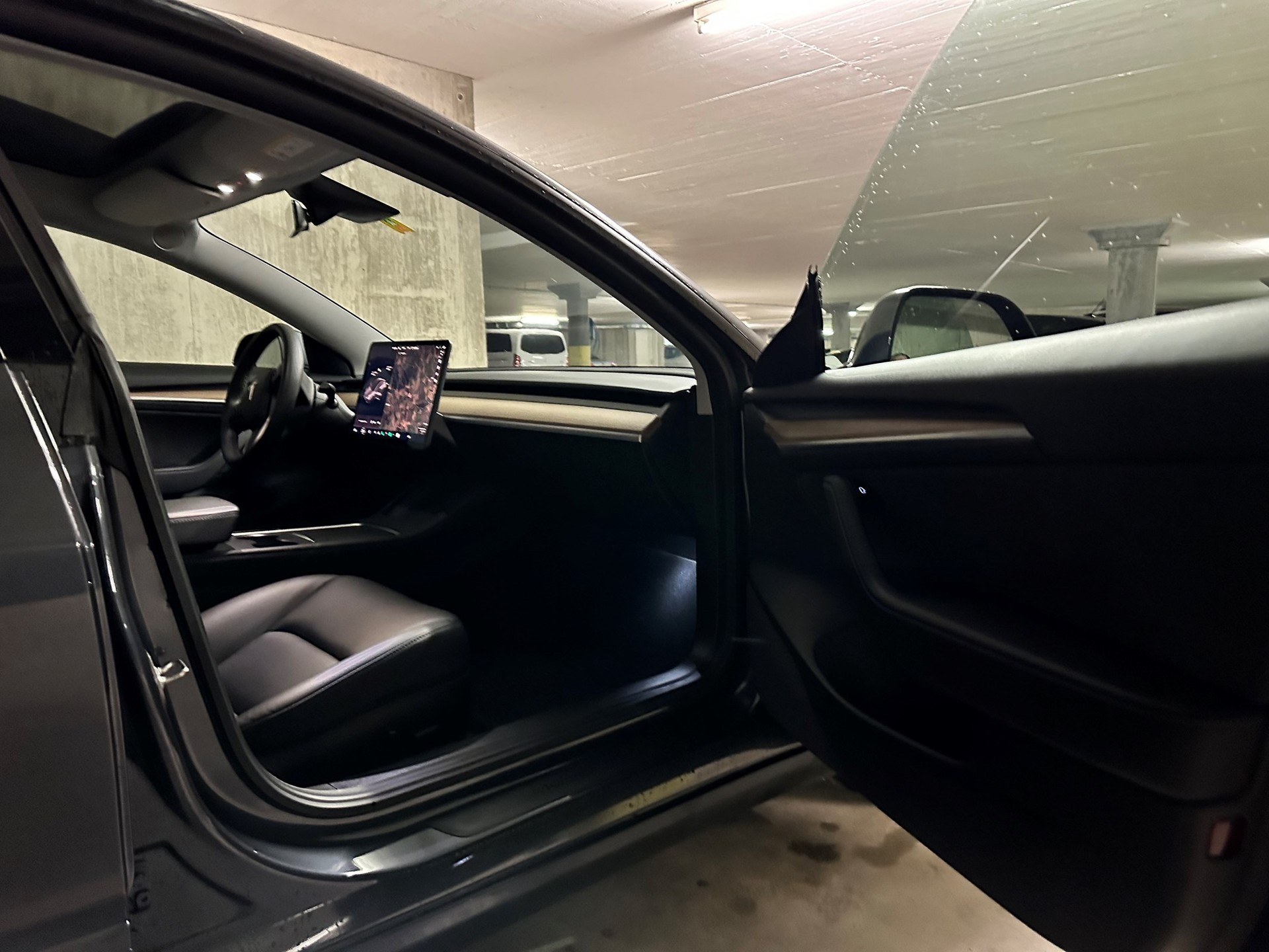 TESLA Model 3-image-4
