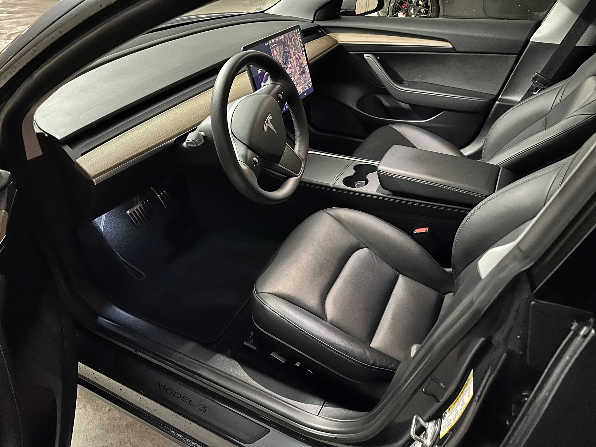 TESLA Model 3-image-3