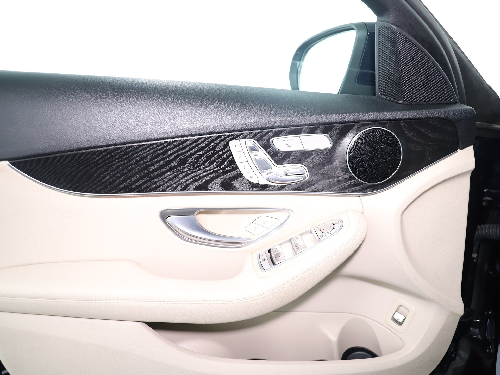 MERCEDES-BENZ C 220 d Swiss Star AMG Line 4Matic 9G-Tronic-image-12