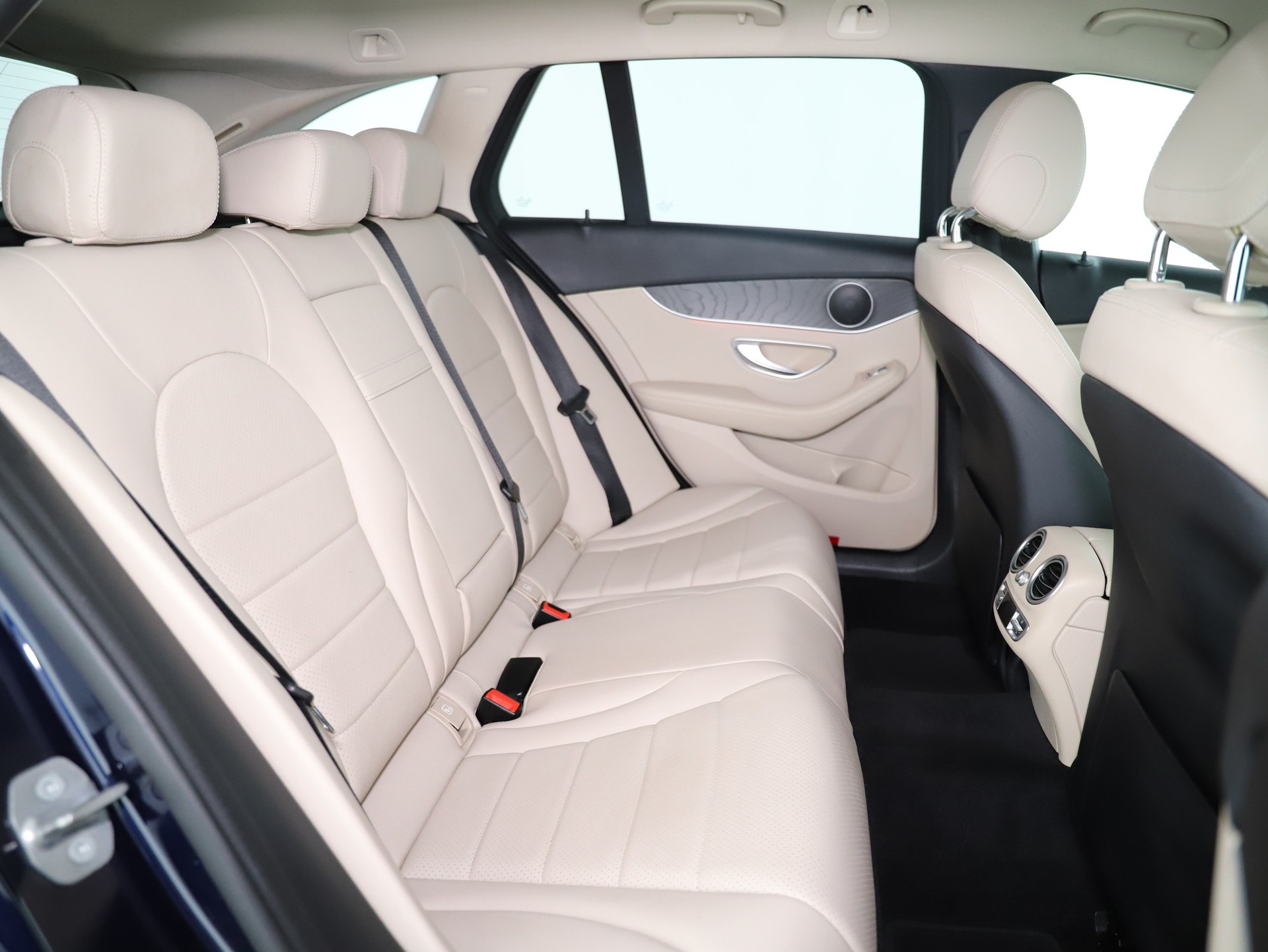 MERCEDES-BENZ C 220 d Swiss Star AMG Line 4Matic 9G-Tronic-image-11