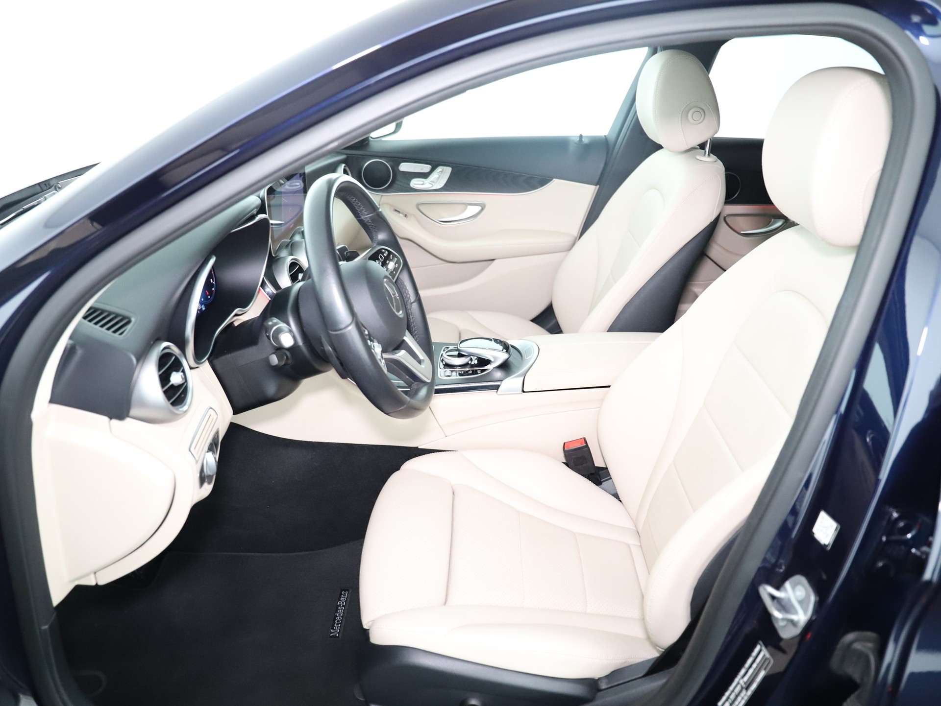 MERCEDES-BENZ C 220 d Swiss Star AMG Line 4Matic 9G-Tronic-image-13