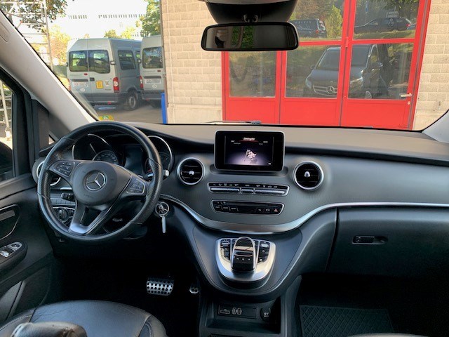 MERCEDES-BENZ V 220 d extralang 4Matic 7G-Tronic-image-6