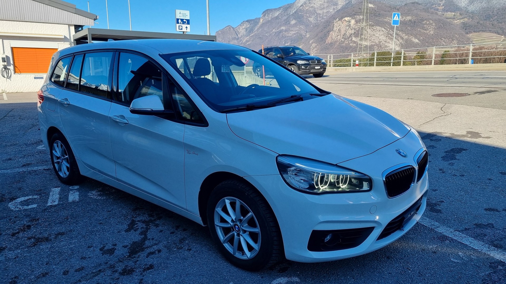BMW 218d Gran Tourer-image-1