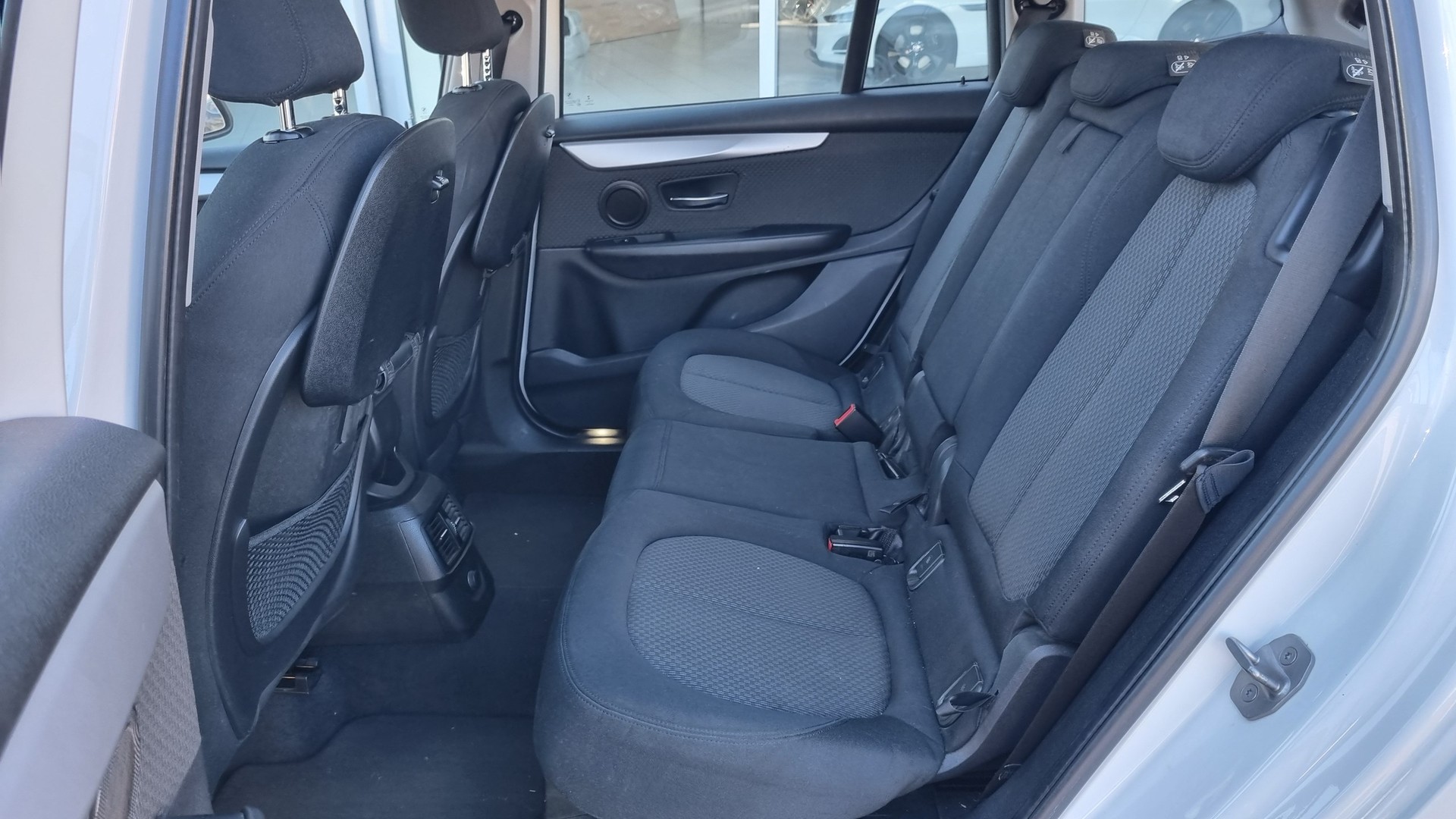 BMW 218d Gran Tourer-image-8