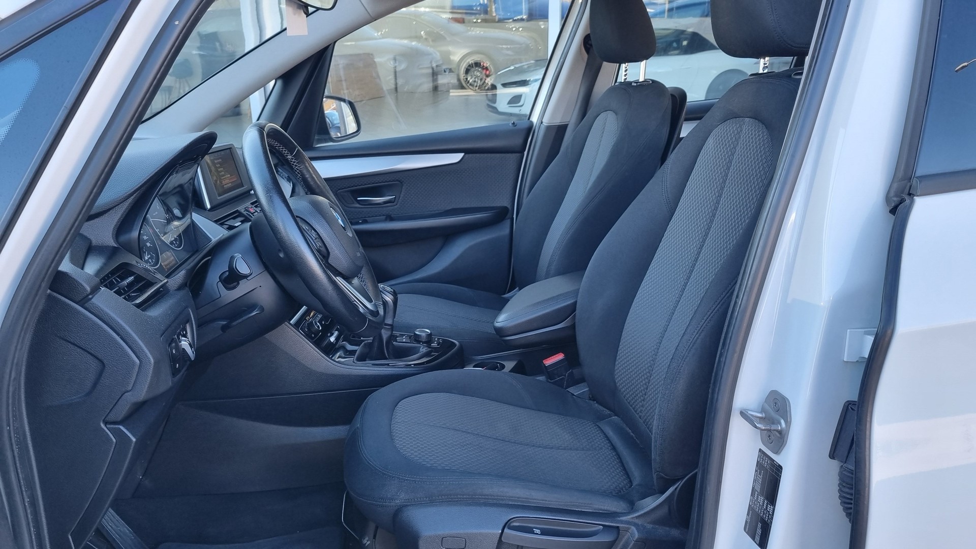 BMW 218d Gran Tourer-image-7
