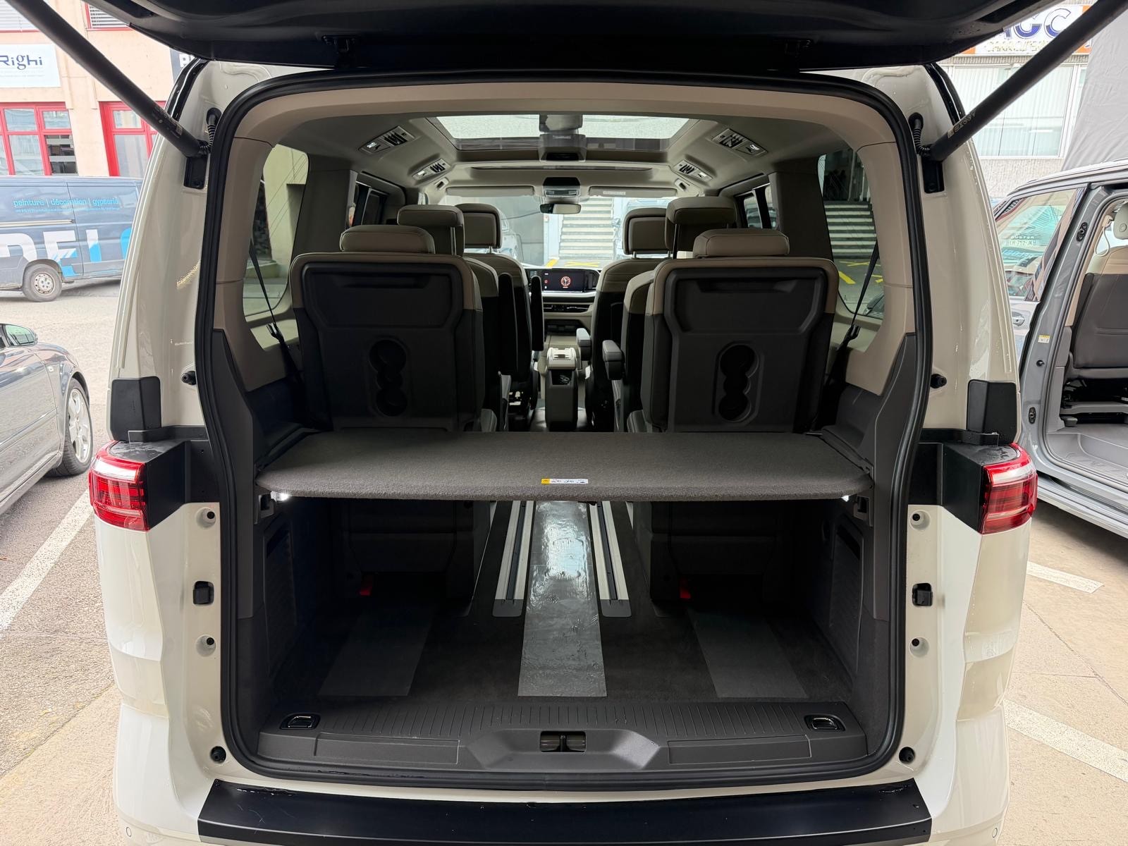 VW Multivan 1.4 eHybrid Life Edition DSG Lang-image-0