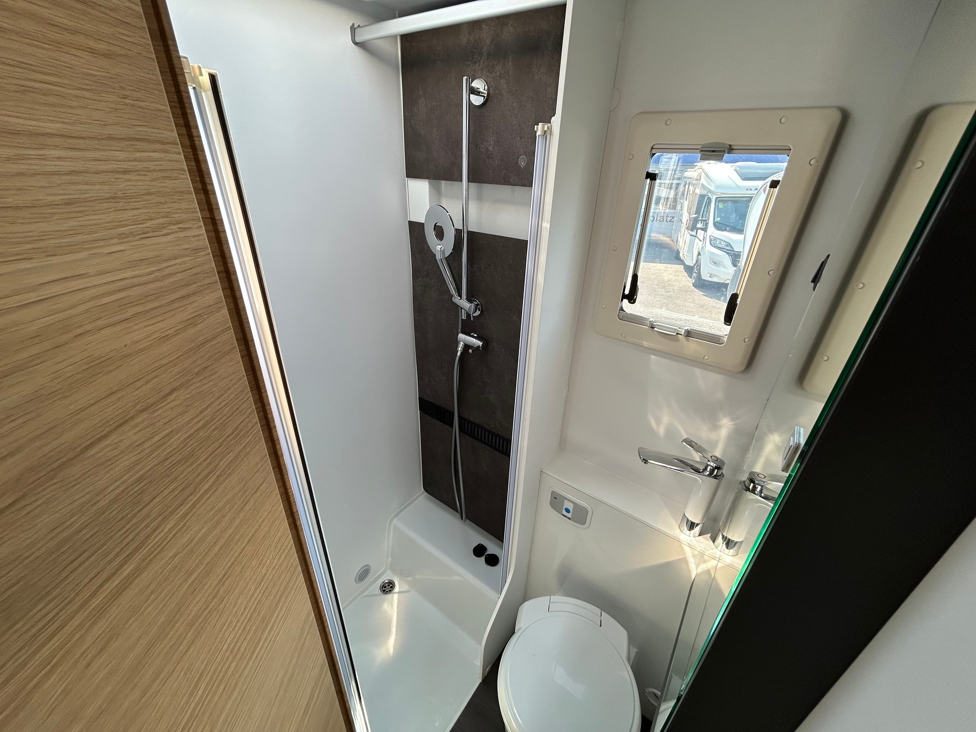 ADRIA Sonic Plus I 600 SL-image-27