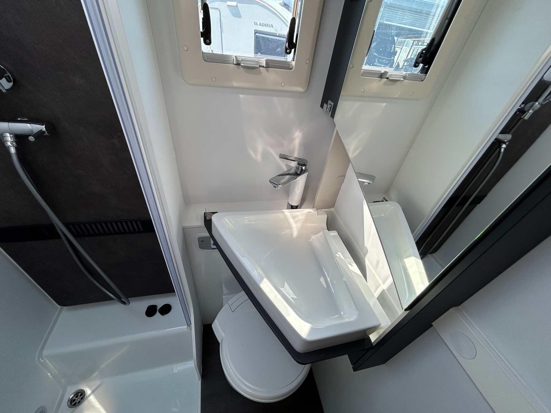 ADRIA Sonic Plus I 600 SL-image-28