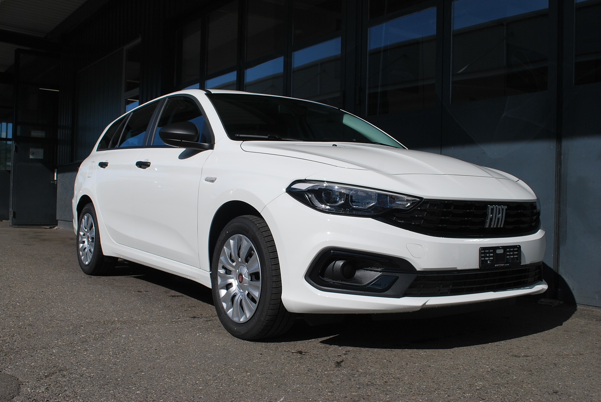 FIAT Tipo Hybrid 1.5 Cult-image-0