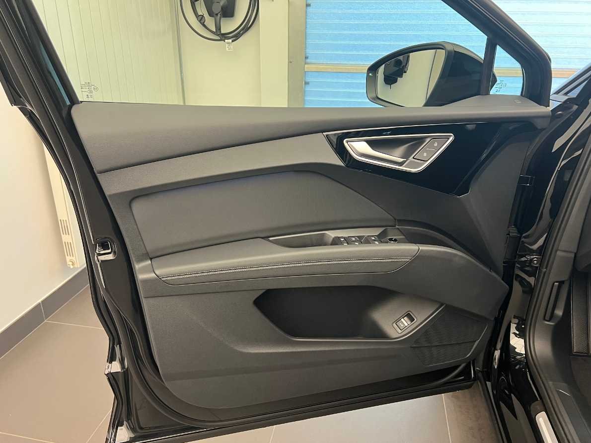 AUDI Q4 e-tron 55 quattro-image-3