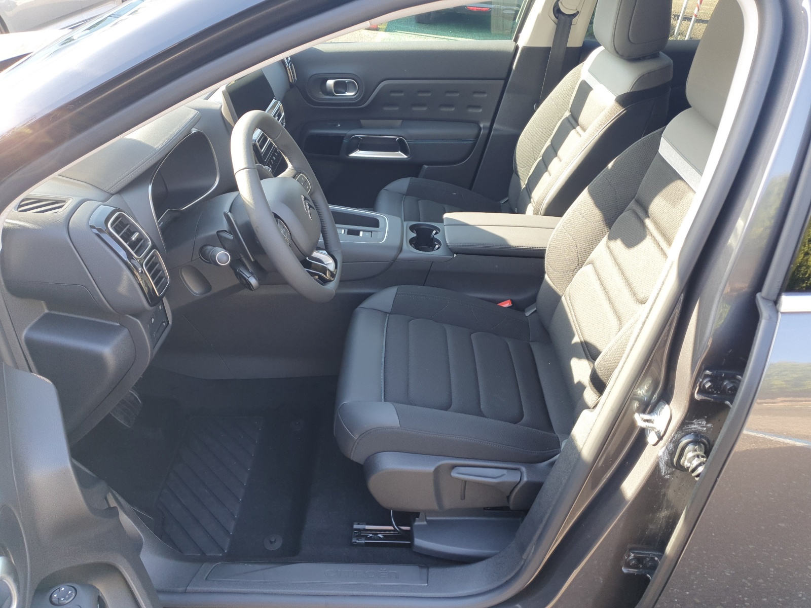 CITROEN C5 Aircross 1.6 Plug-in Hybrid Swiss Edition-image-7