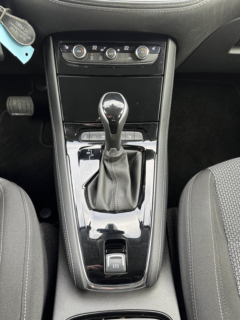 OPEL Grandland X 1.2 T Design Line-image-11