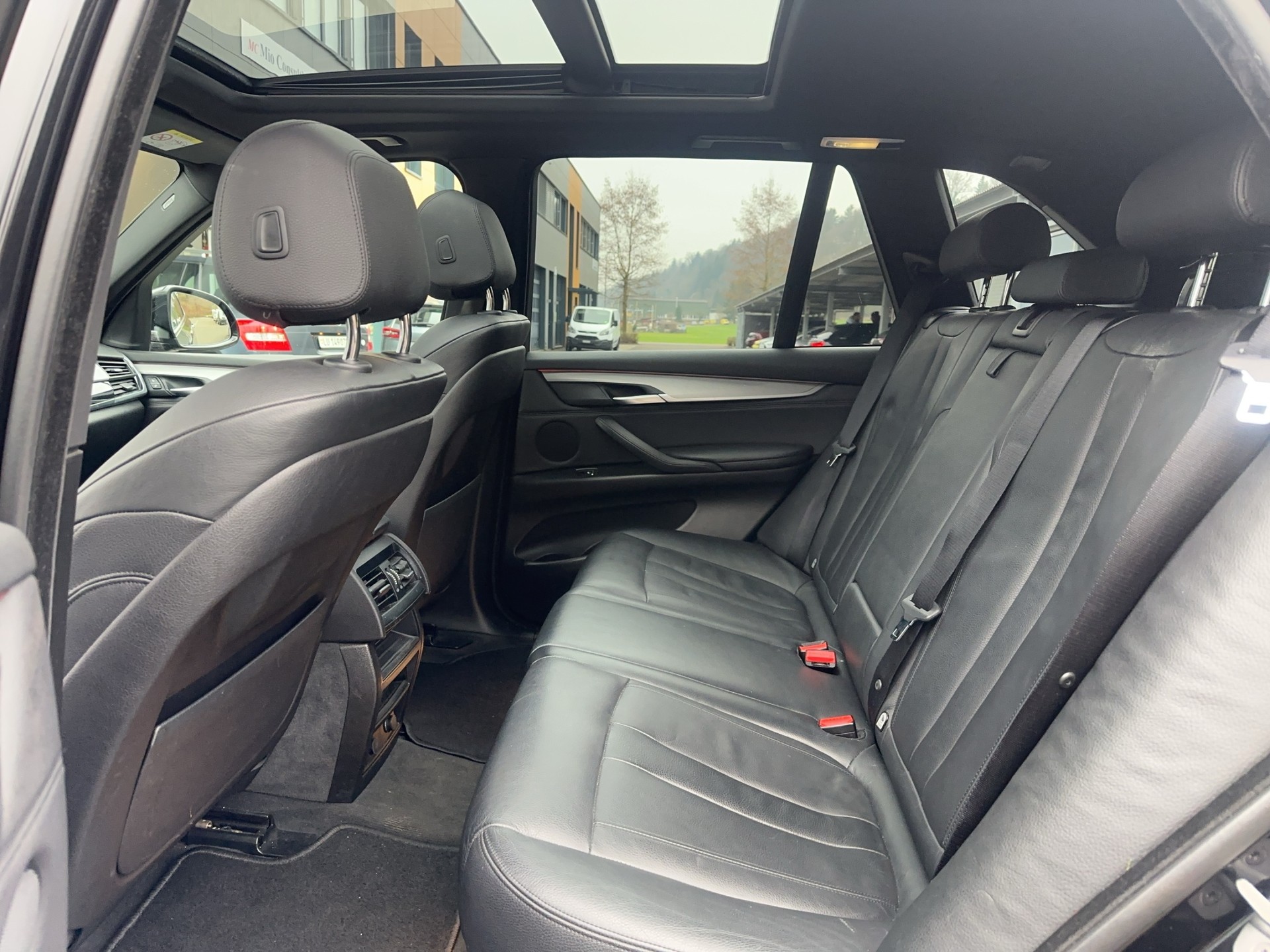 BMW X5 xDrive M50d Steptronic-image-12