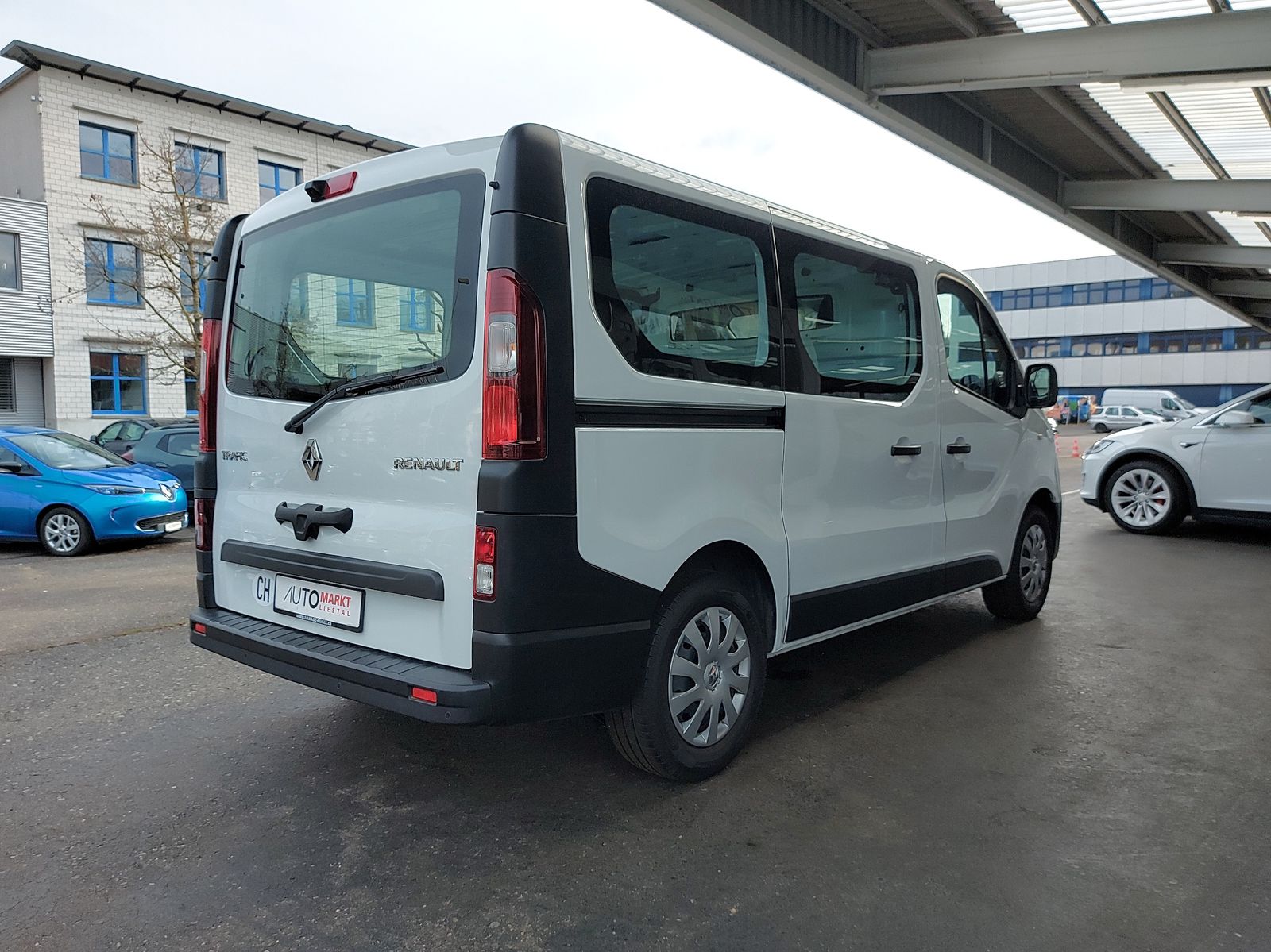 RENAULT Trafic 2.0 ENERGY dCi145 3.0t Business L1H1-image-4