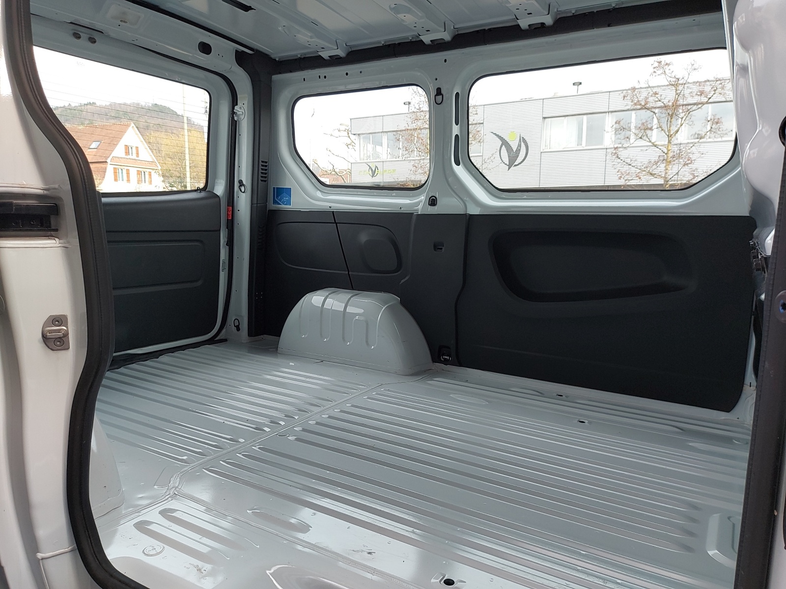 RENAULT Trafic 2.0 ENERGY dCi145 3.0t Business L1H1-image-12