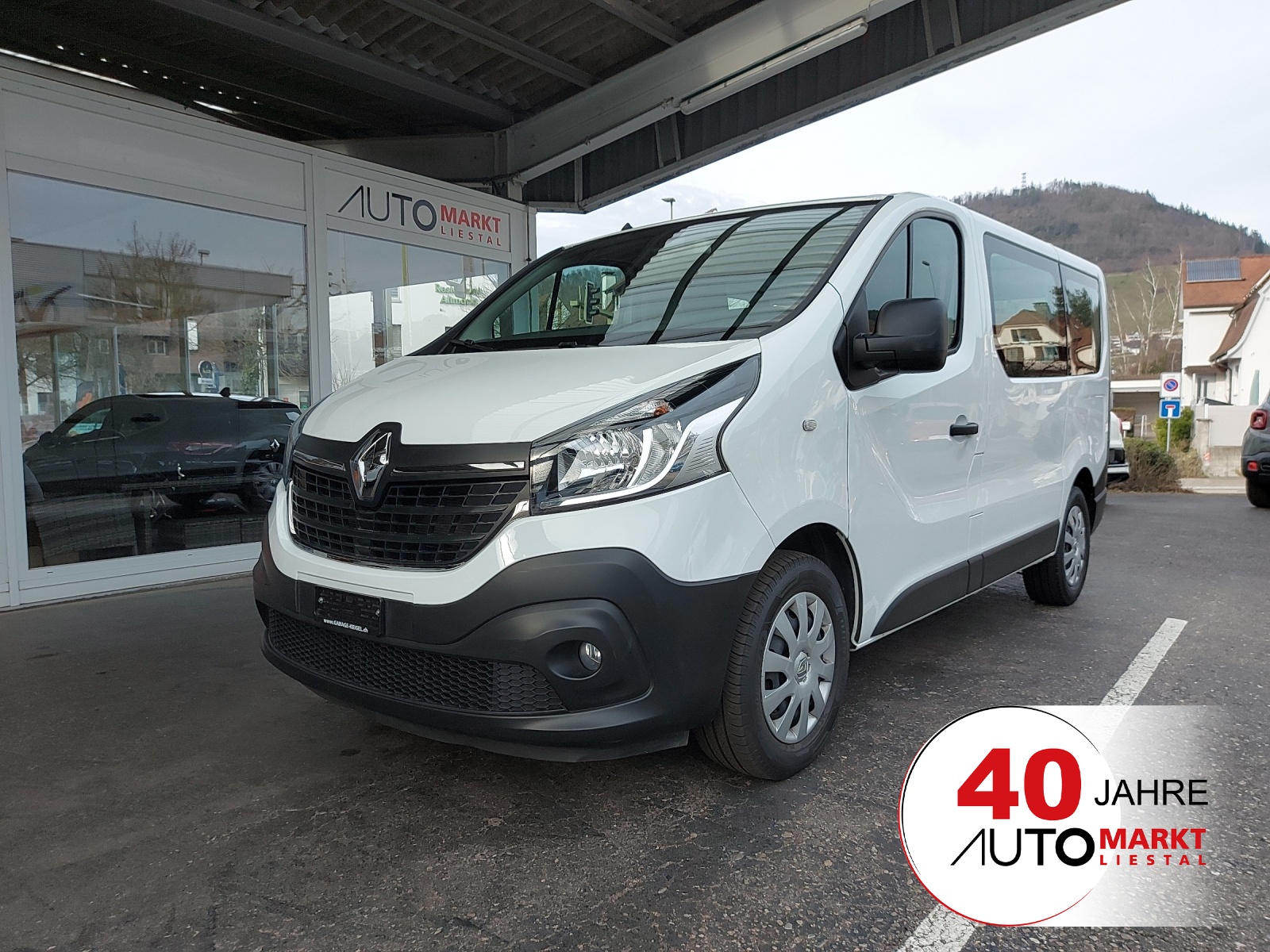 RENAULT Trafic 2.0 ENERGY dCi145 3.0t Business L1H1-image-0