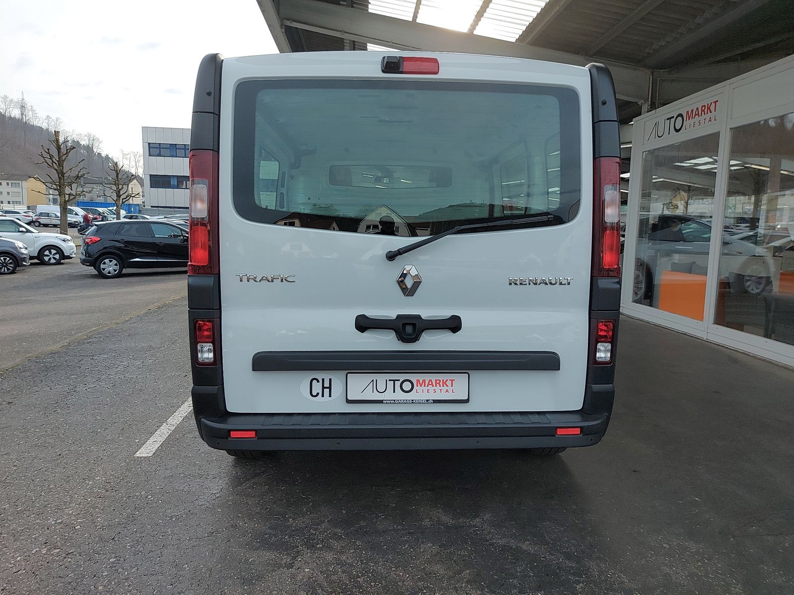 RENAULT Trafic 2.0 ENERGY dCi145 3.0t Business L1H1-image-3