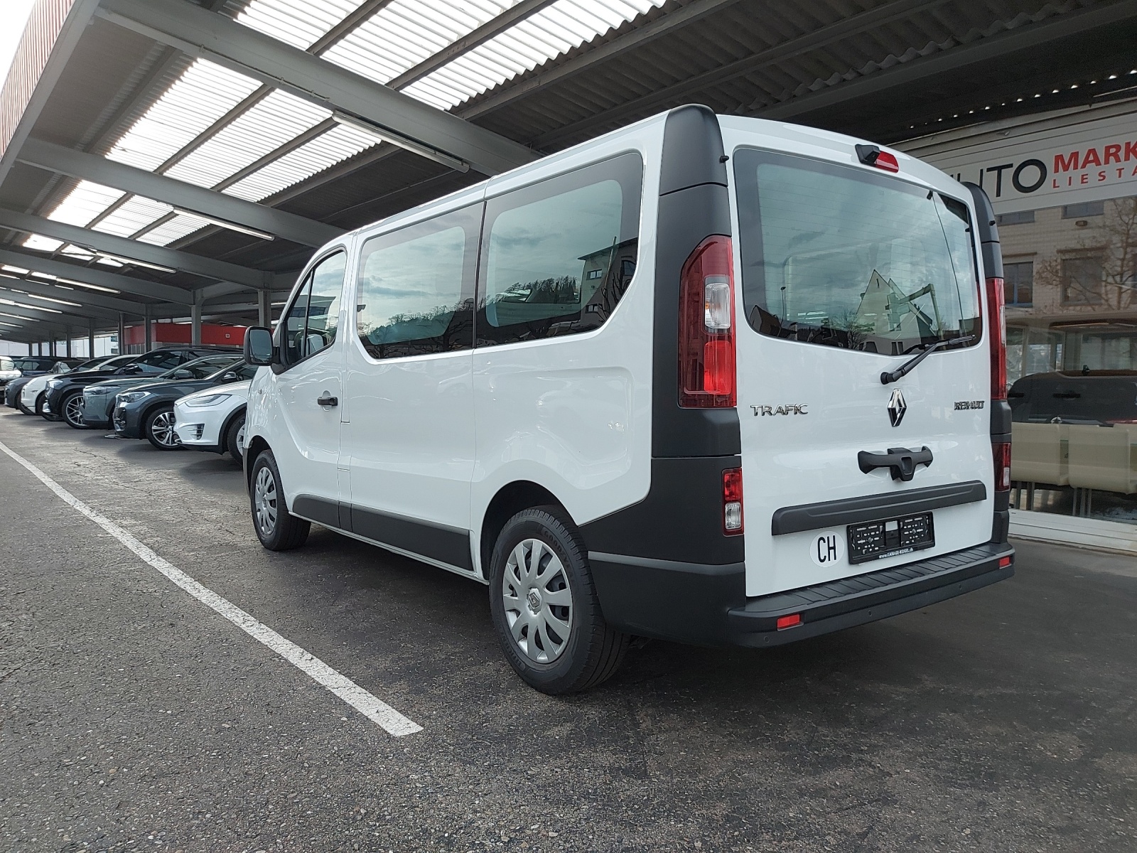RENAULT Trafic 2.0 ENERGY dCi145 3.0t Business L1H1-image-2