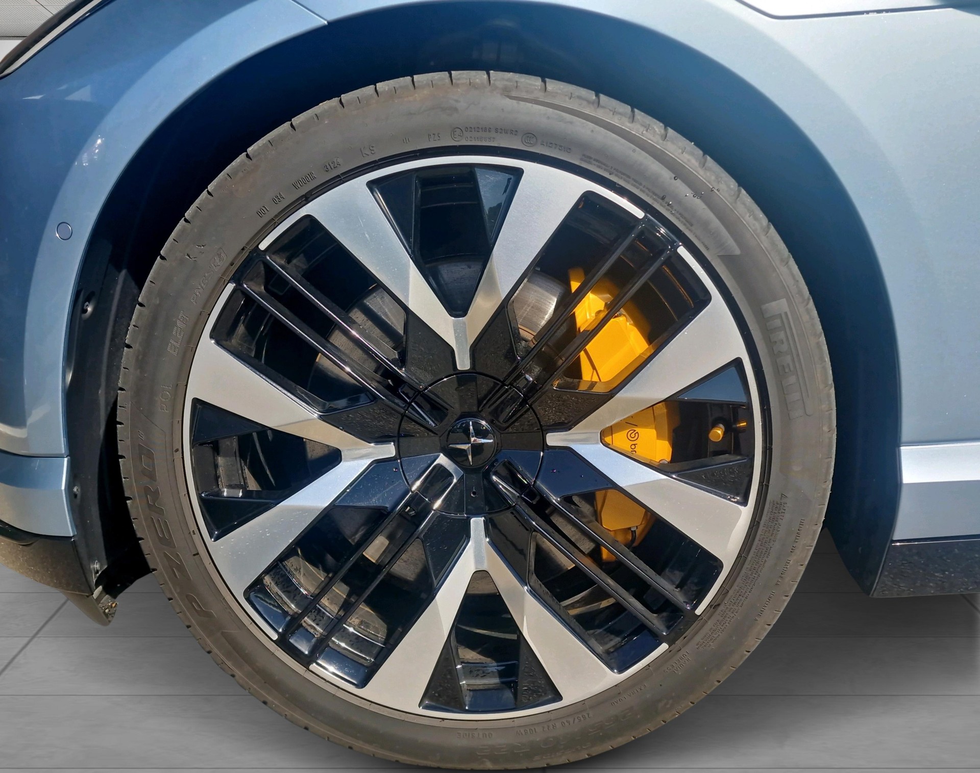 POLESTAR 4 Long Range Dual Motor-image-10