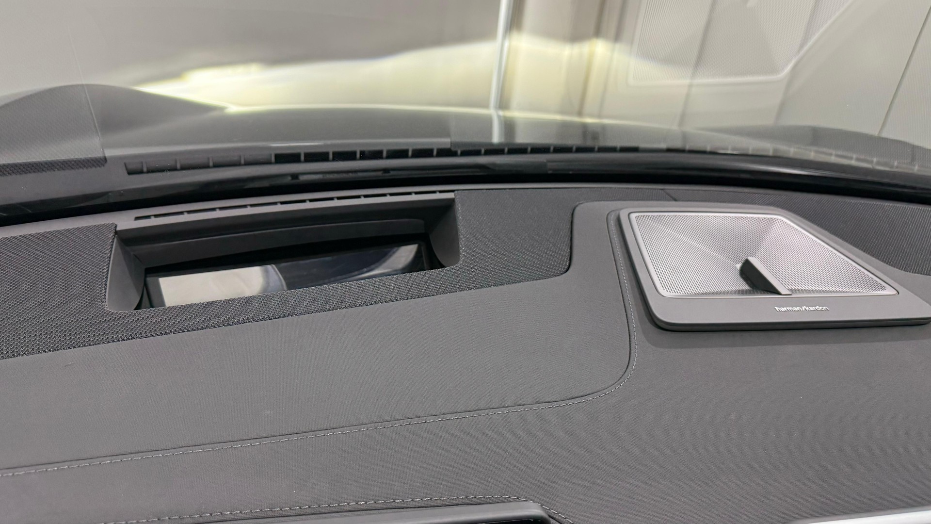 POLESTAR 4 Long Range Dual Motor-image-14