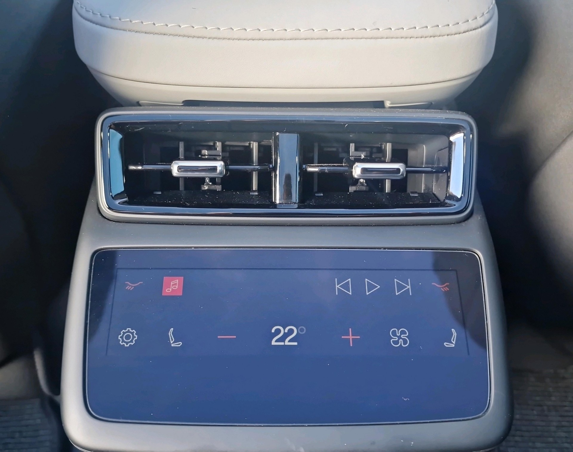 POLESTAR 4 Long Range Dual Motor-image-18