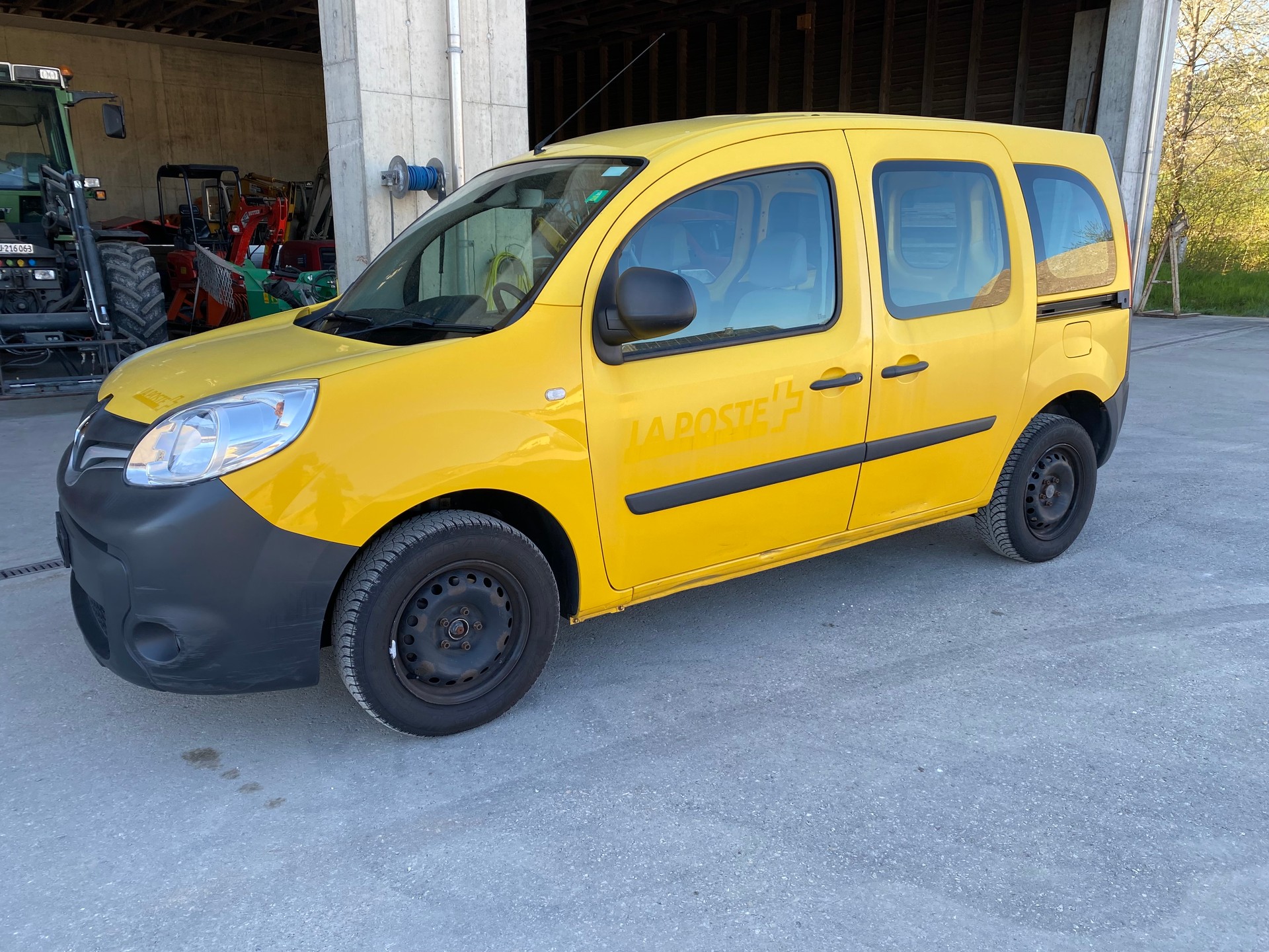 RENAULT Kangoo Medium 1.6 105 Business A-image-2