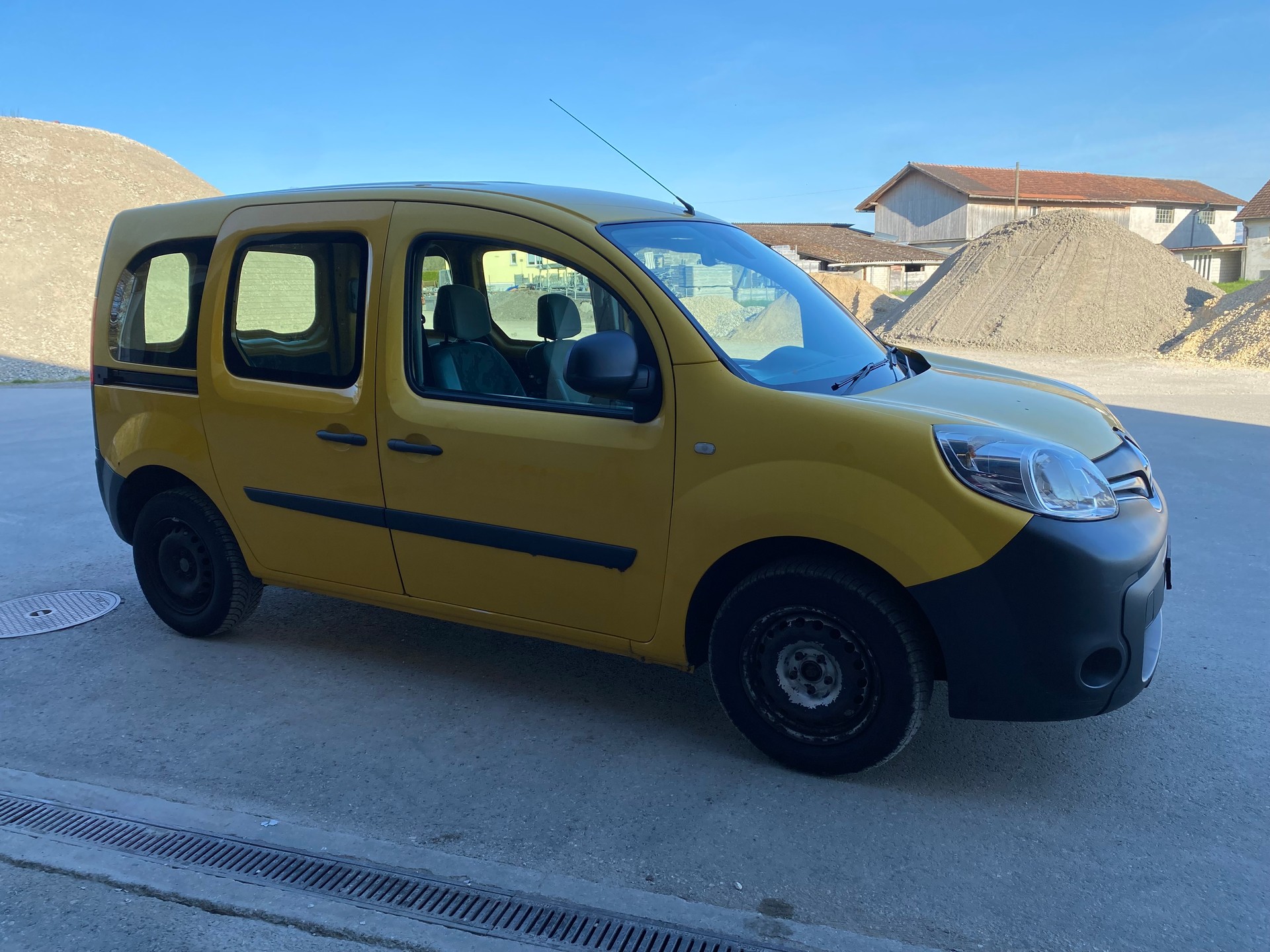 RENAULT Kangoo Medium 1.6 105 Business A-image-1