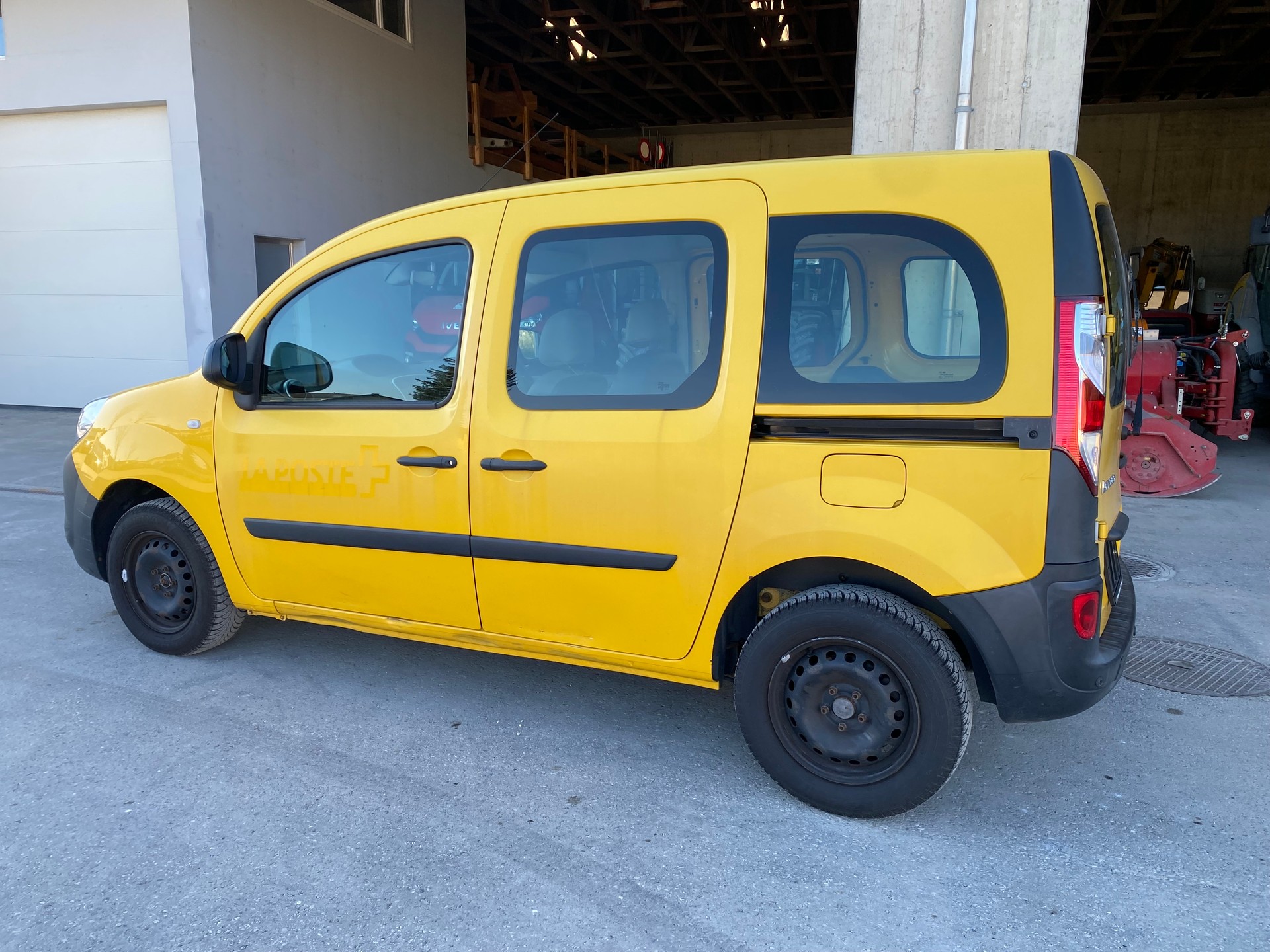 RENAULT Kangoo Medium 1.6 105 Business A-image-3