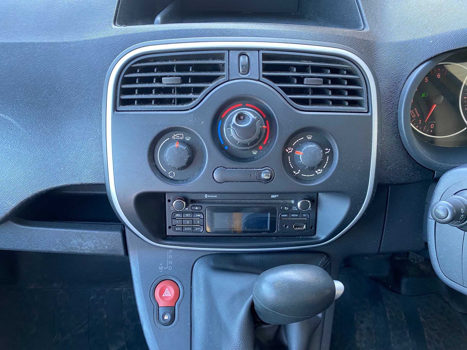 RENAULT Kangoo Medium 1.6 105 Business A-image-13