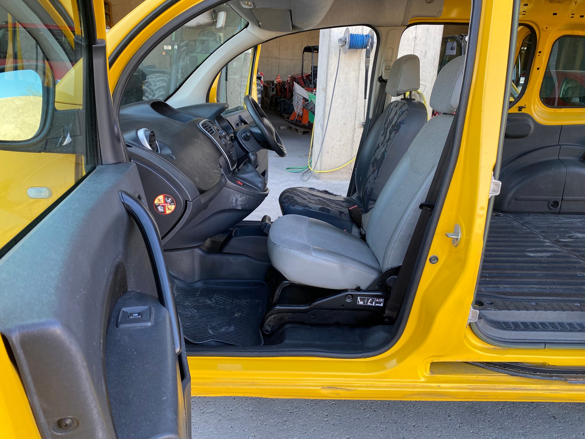 RENAULT Kangoo Medium 1.6 105 Business A-image-10