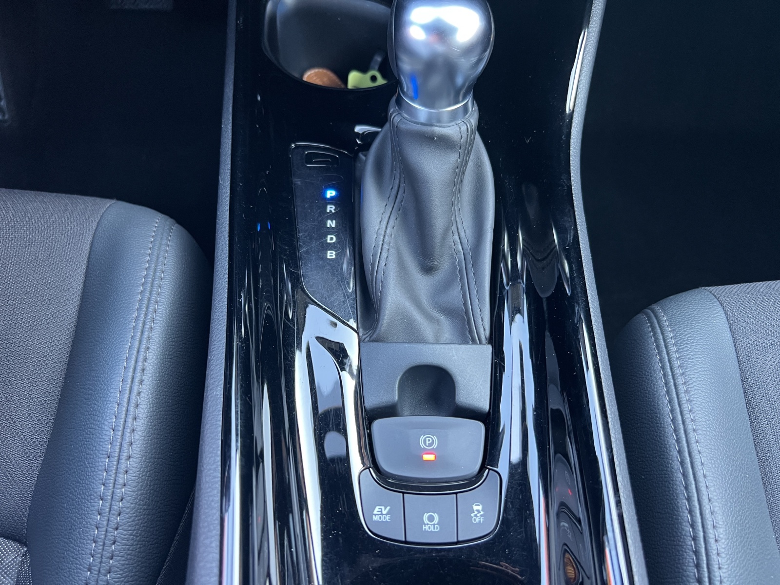 TOYOTA C-HR 1.8 HSD CVT Premium-image-19